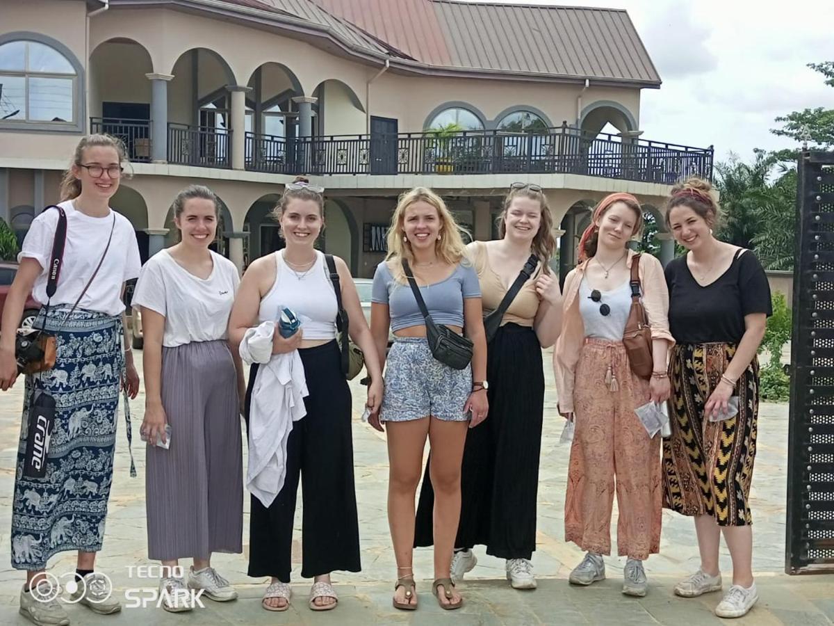 Osaah Bema Lodge Antoa エクステリア 写真